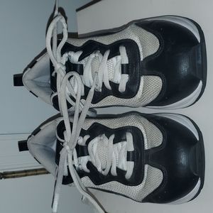 Womans Black and White Puma Sneakers Size 9